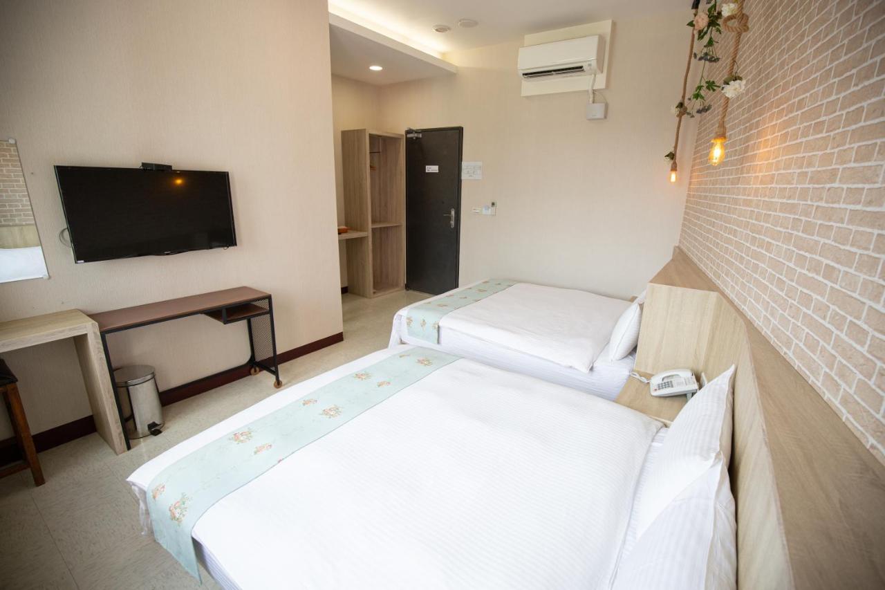 Jia-Jia Business Hotel Luodong Exterior photo